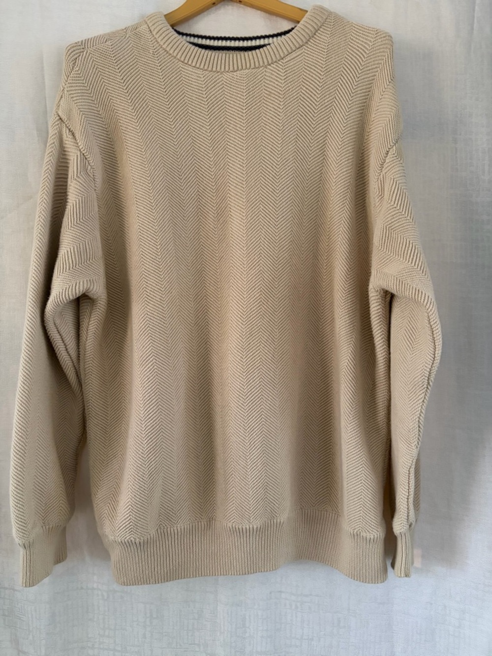 Roundtree & Yorke Navy and Beige Striped Knit Sweater Collar